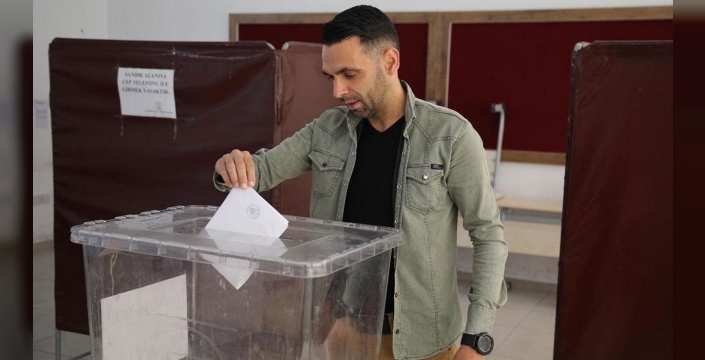 KKTC'de tarihi seçim günü: 8 aday yarışıyor