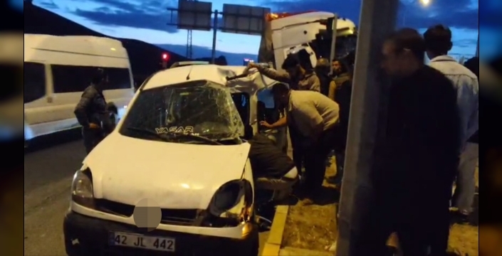 Konya'da tır ve hafif ticari aracın çarpışması: İki yaralı hastaneye kaldırıldı