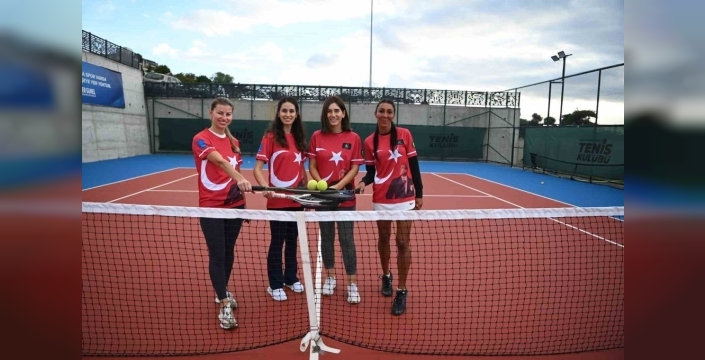 Kuşadası Tenis Kulübü'nde Cumhuriyet Kupası coşkusu yaşanıyor
