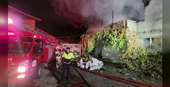 Kütahya'da çatı katında yangın: Bir kişi hastaneye kaldırıldı