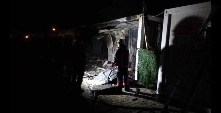 Malatyada konteyner kentte yangın paniği: Aile son anda kurtuldu