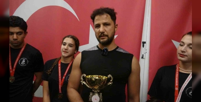 Marmarisin kickboksçuları Cumhuriyet Kupasında 11 madalya kazandı