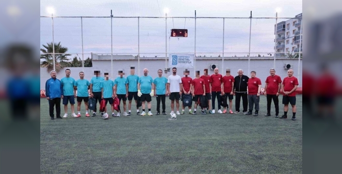 Menemen'de protokol ve denetimli serbestlikteki gençler dostluk maçında buluştu