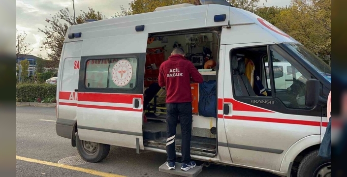 Menteşe'de kontrolden çıkan araç refüje çıktı: 1 kişi yaralandı