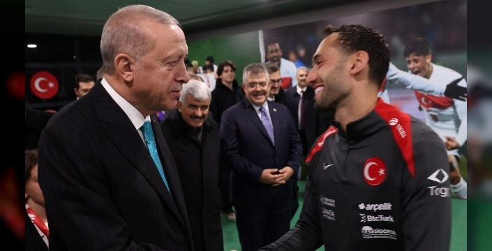 Milli takım Gürcistan'ı 4-1 yendi, Erdoğan ve Kavelaşvili tribünde