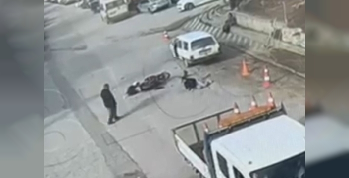 Mudurnuda hatalı sollama: Motosiklet sürücüsü yaralandı