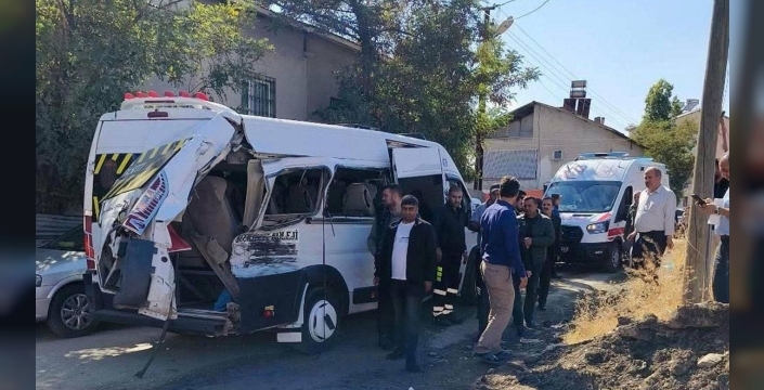 Muş'ta tren kazası: Okul servisi ile çarpışma sonucu 17 öğrenci yaralandı