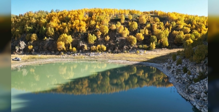 Nemrut Krater Gölü sonbahar renkleriyle büyüledi