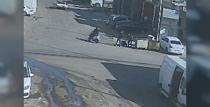 Nizip'te kanlı saldırı: Kardeşler yaralandı, kaçış anı görüntülendi