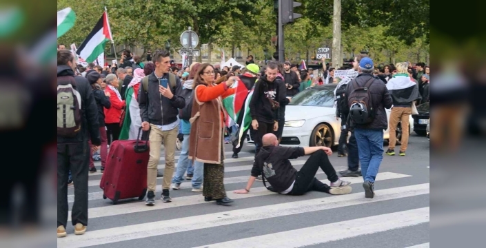 Paris'te İsrail'in Filo Müdahalesi Protesto Edildi: Yollar Kapandı