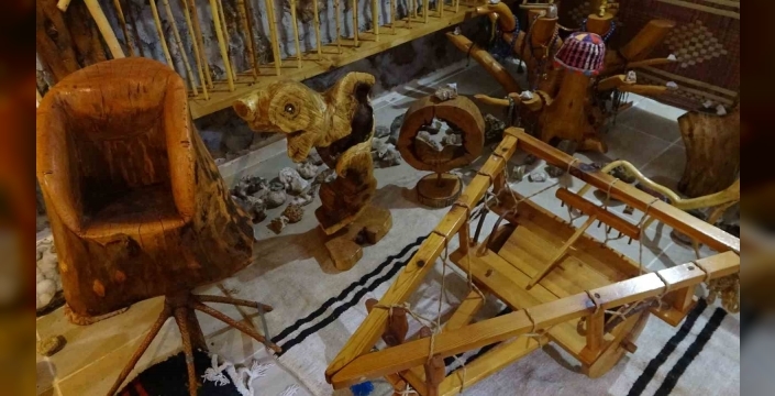 Raşit öztürk'ün 19 yıllık sanat yolculuğu: ağaç parçaları hayat buluyor