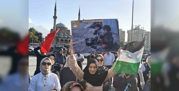 Sağlık çalışanlarından Gazze'ye destek yürüyüşü: 'Soykırım kelimesi bile artık yeterli gelmiyor'