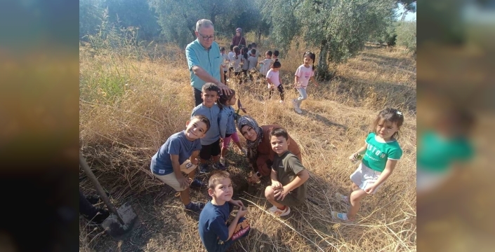 Sarıgöl'de öğrenciler fidan dikerek doğayı korudu