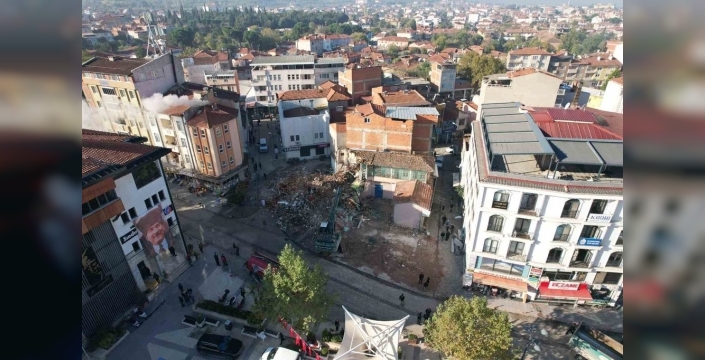 Sındırgıda deprem sonrası sis tabakası: Yıkım havadan görüntülendi