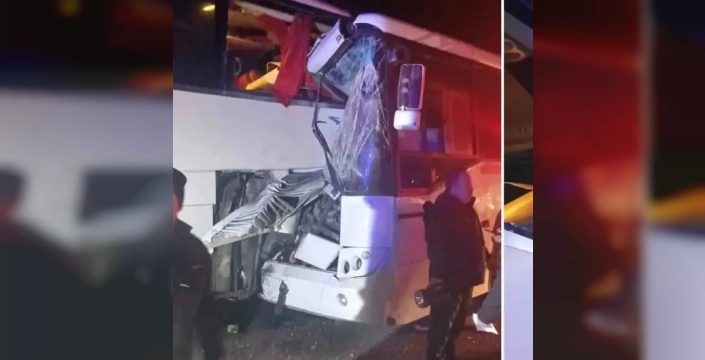 Sinop-Samsun yolunda otobüs ve servis çarpıştı: 13 yaralı