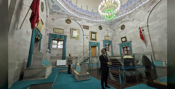 Suat Kılıç, Kars'ın tarihi güzelliklerine hayran kaldı