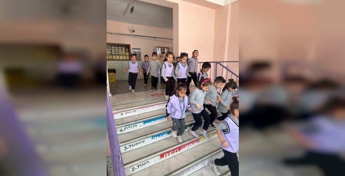 Şuhut'ta öğrencilere afetlere karşı tatbikatla hazırlık