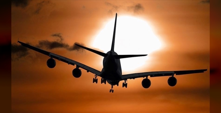 Tayland Başbakanı Anutin Charnvirakul, organ nakli için özel uçakla pilotluk yaptı