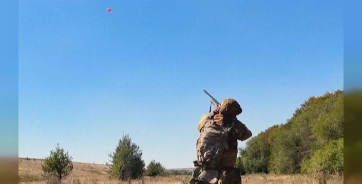 Ukrayna ordusu, dronlara karşı sıra dışı eğitimle direniyor