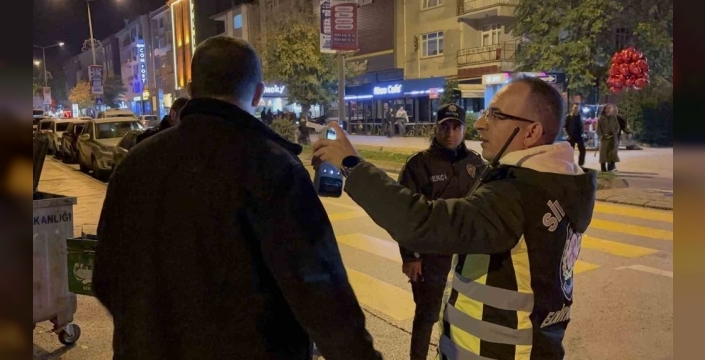 Uygulama noktasında alkollü sürücü yerden kalktı, ceza yedi