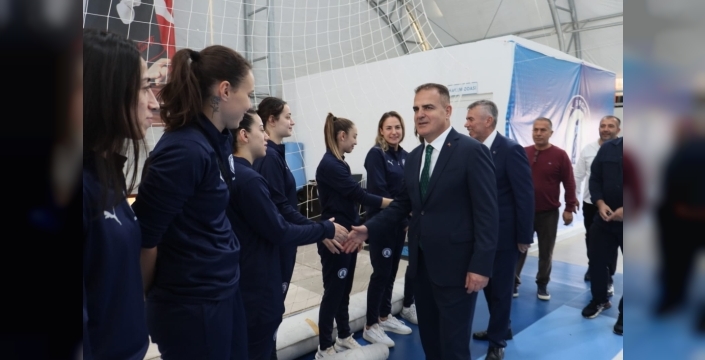 Vali Akbıyık’tan Yalıkavakspor’a moral ziyareti