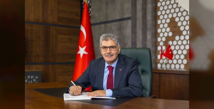 Vali Çelik: Cumhuriyet, gelecek nesillere güçlü bir Türkiye bırakma sorumluluğumuzdur