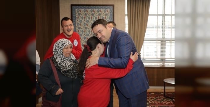 Vali Işın, Down Sendromlular Derneği'ni ağırladı