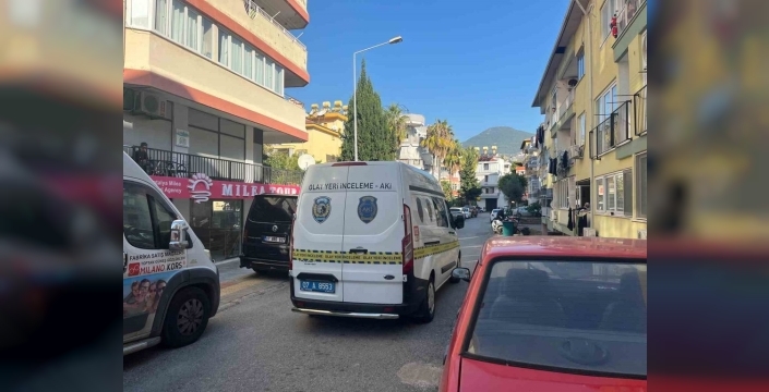 Alanya'da apartman girişinde korkutan yangın: Sakinler müdahale etti!