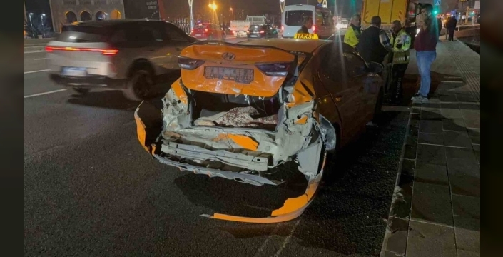 Ankara'da korku dolu anlar: 5 araçlık zincirleme kaza trafiği kilitledi, bir kişi hastanelik oldu!