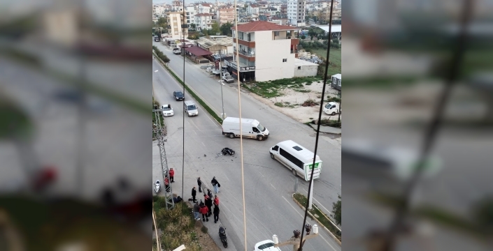 Antalya'da feci kaza: Otomobil ve motosiklet çarpıştı, 2 kişi yaralandı!