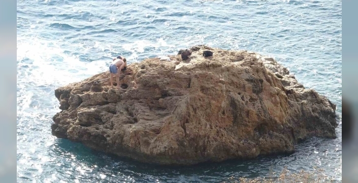 Antalya'da kasım sıcaklığı: Konyaaltı sahili kışa rağmen dolup taşıyor!