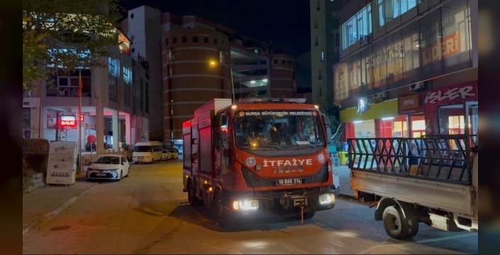 Asansör kabusundan kurtuluş: İki öğrenci itfaiyenin kahramanlığıyla özgürlüğe kavuştu!