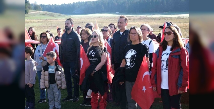 Atatürk'ü anmak için yüzlerce kişi doğada yürüyüşte buluştu