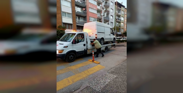 Aydın'da korkunç kaza: Araç takla attı, park halindeki otomobillerle son buldu! Sürücü sağ kurtuldu mu?