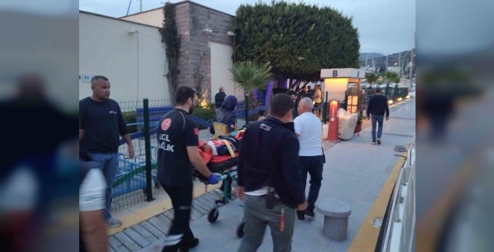 Bodrumda botun kayalıklara çarpması sonucu 4 kişi yaralandı