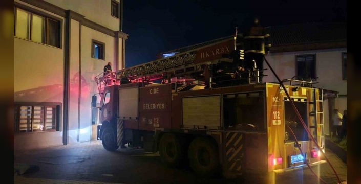 Cidedeki orman misafirhanesinde yangın paniği: Hızlı müdahale ile kontrol altına alındı