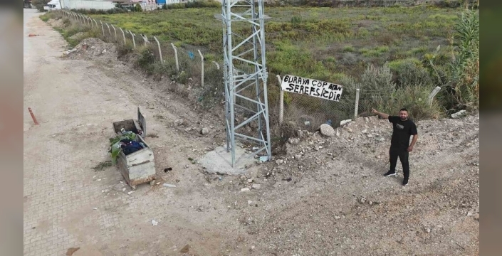 Çöp sorununa şok çözüm: 'Şerefsizdir' tabelasıyla çöp atanları durdurdu!