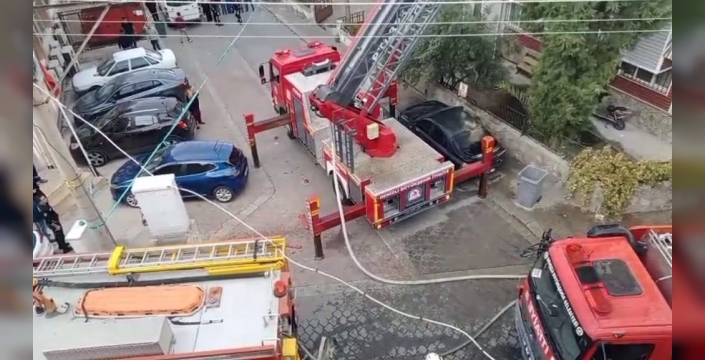 Denizlide çatıda başlayan yangın: 5 kişi kurtarıldı