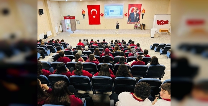 Domaniç'te siber suçlara karşı kalkan: öğretmenler ve öğrenciler bilgilendirildi!