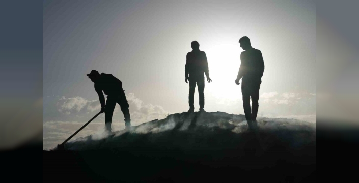 Dumanlı ocaklarda hayatta kalma mücadelesi: Çadırlarda yaşayan ailelerin tonu 28 bin liraya meşe kömürü üretimi