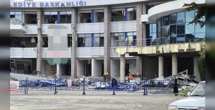 Düzce'de yıkım sırasında yangın paniği: İtfaiye hızla müdahale etti!