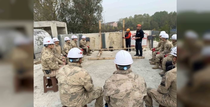 Düzce depremi'nin 26. yılında 'Afete hazır' şehir mesajı: 807 gönüllü sahada