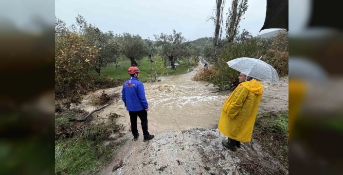 Edremit'te sağanak yağış felaketi: Hayat durma noktasında