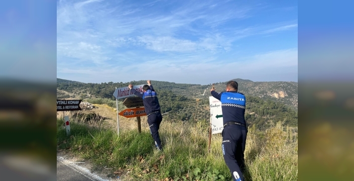 Efes Selçuk'ta kent estetiği için tabela temizliği