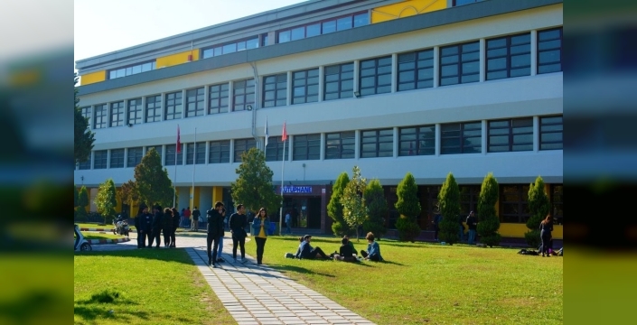 Ege Üniversitesi Merkez Kütüphanesi: Gençlerin sınav döneminin kurtarıcısı