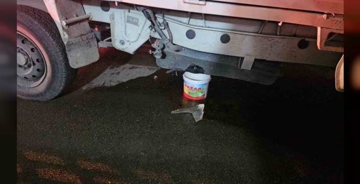 Elazığ'da kan donduran kaza: Motosiklet pikaba çarptı, yakıt deposu delindi! Yol trafiğe kapandı