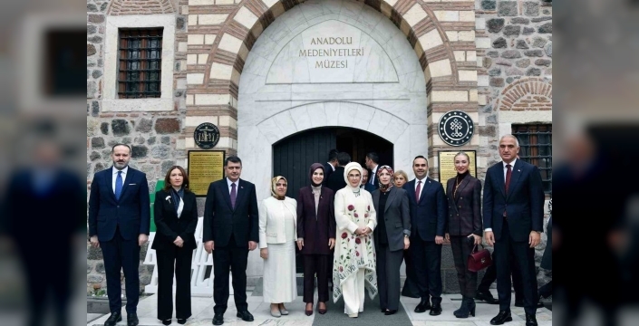 Emine Erdoğan, sof kumaşı ile medeniyetimizin izlerini yaşatıyor!