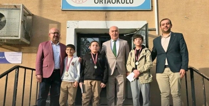 Emirdağ'da satranç turnuvası: Genç zekalar kıyasıya yarıştı!