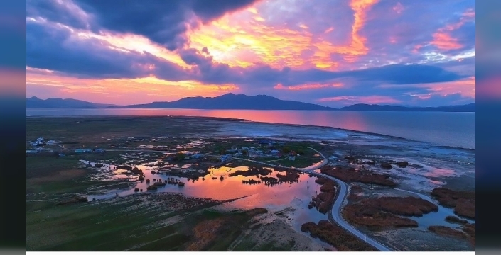 Erçek Gölünde eşsiz gün batımı manzarası