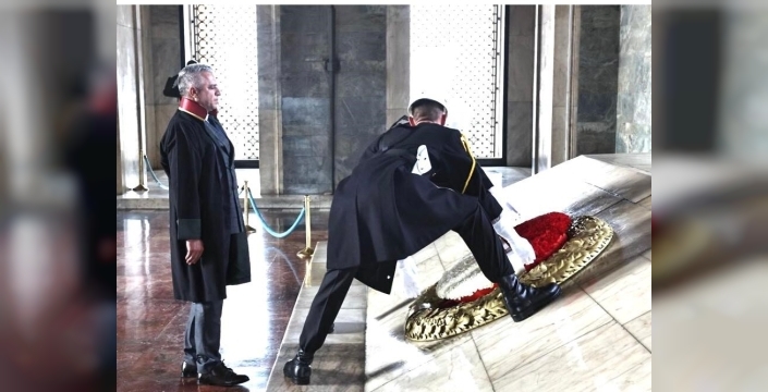 Erzurum Barosu'ndan Anıtkabir'e vefa dolu ziyaret: Atatürk'e saygı ve bağlılık töreni